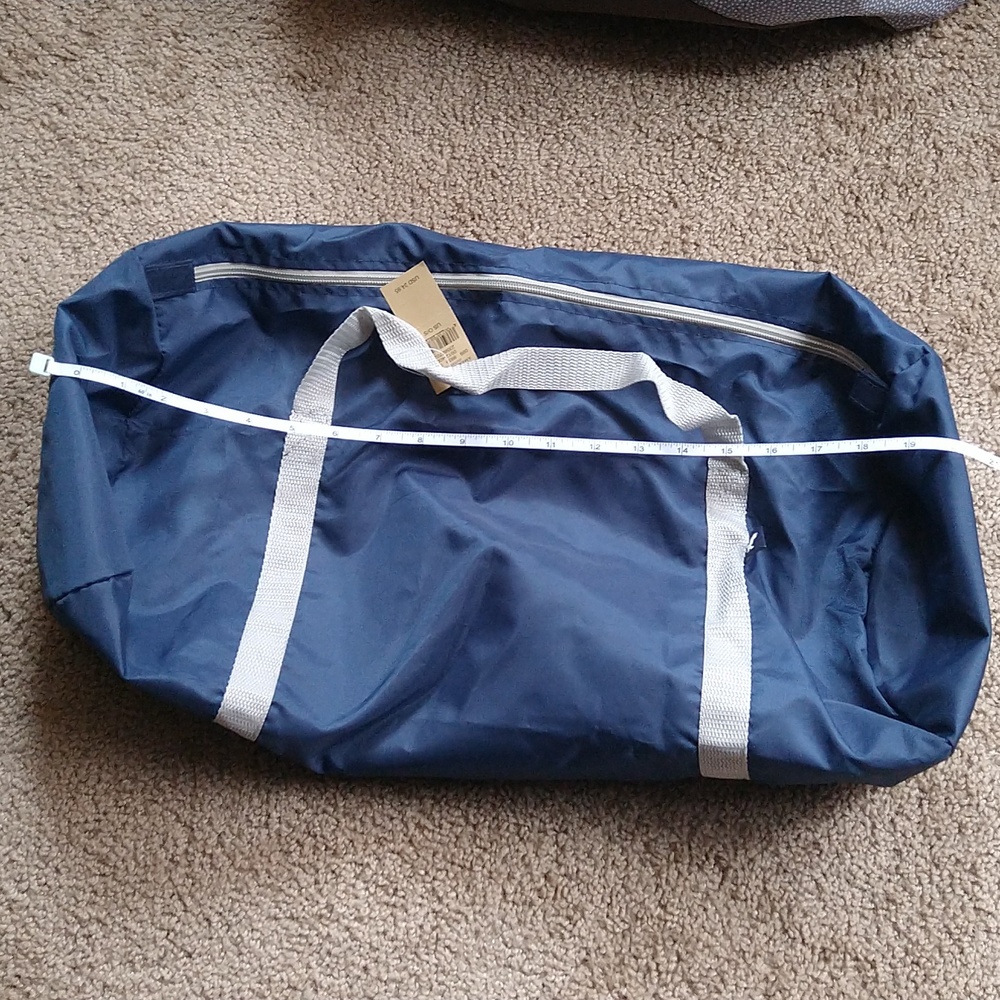 American Eagle nylon duffle bag. NWT! - Picture 5 of 5